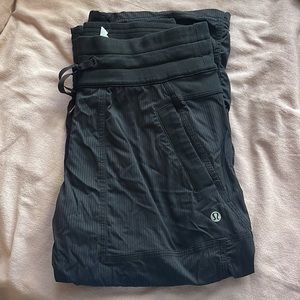 Lululemon cropped pants with drawstring